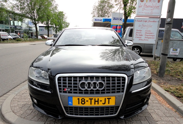 Audi S8 D3