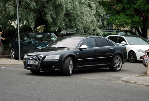 Audi S8 D3