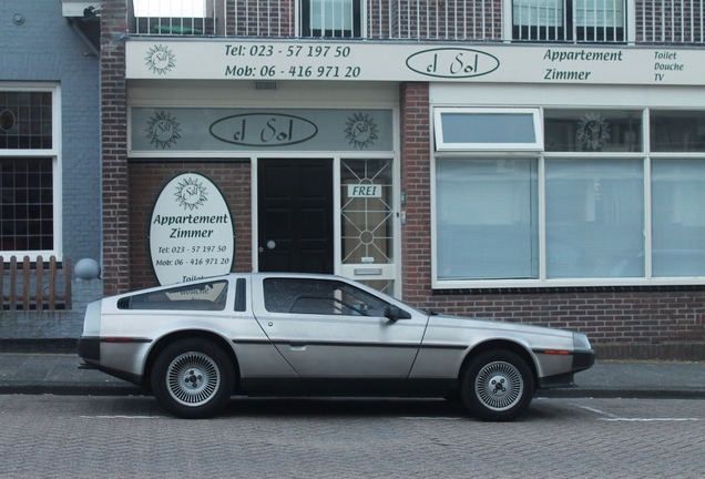 DeLorean DMC-12