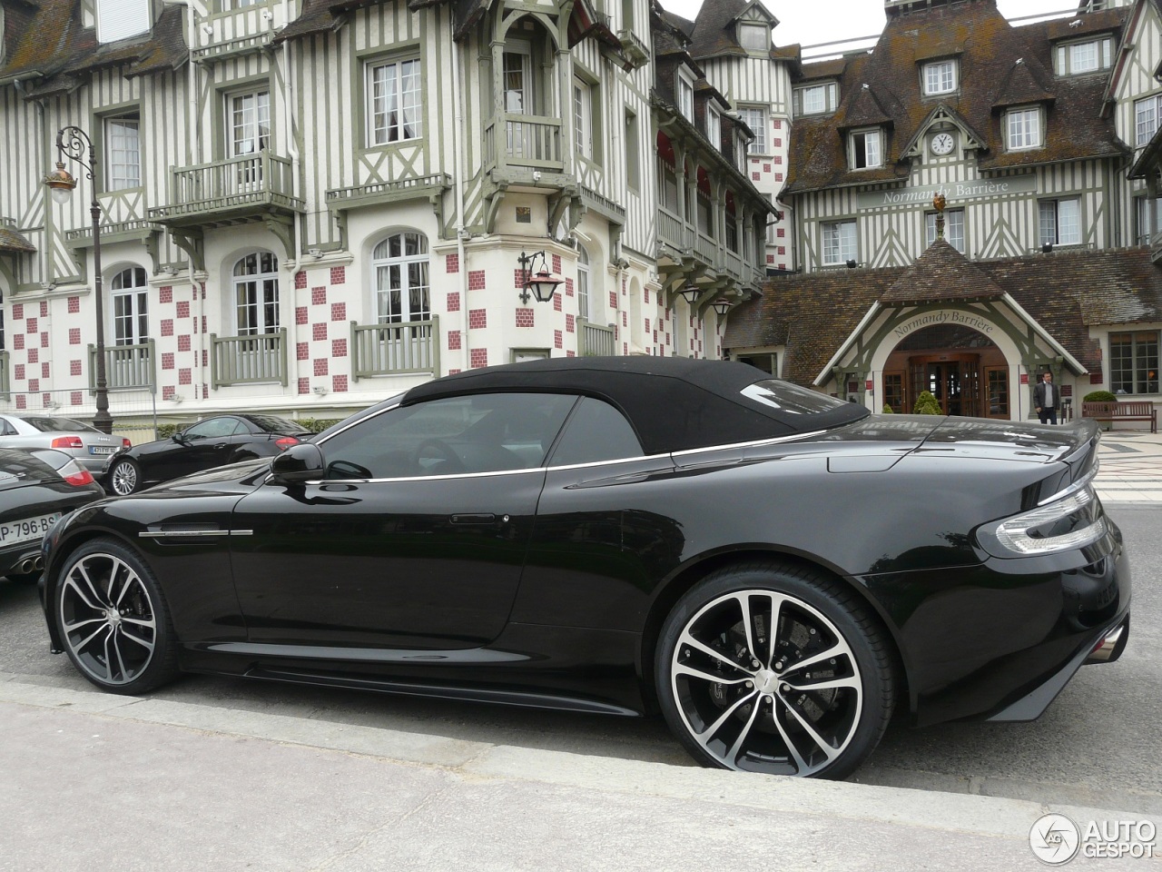 Aston Martin DBS Volante