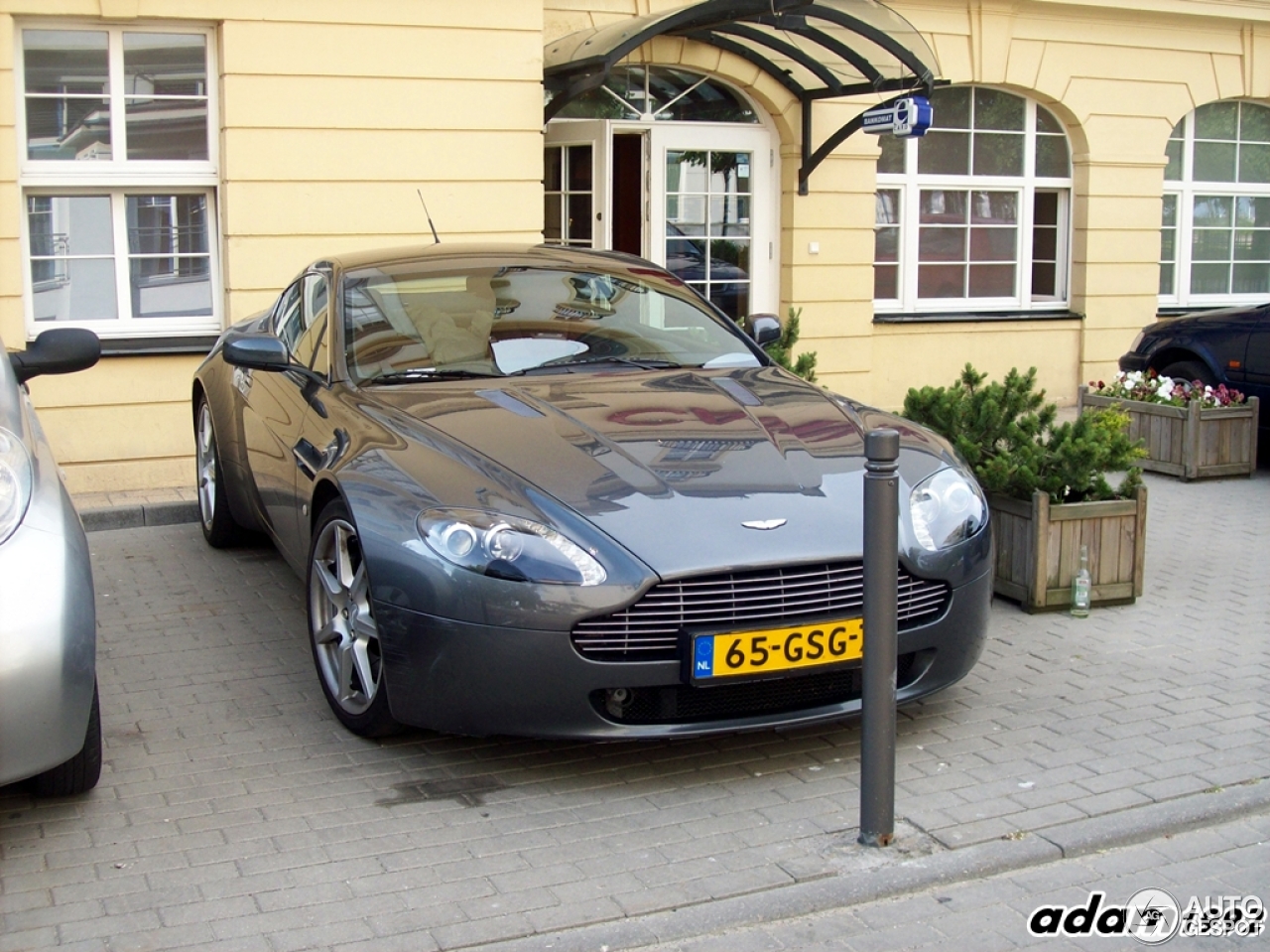 Aston Martin V8 Vantage