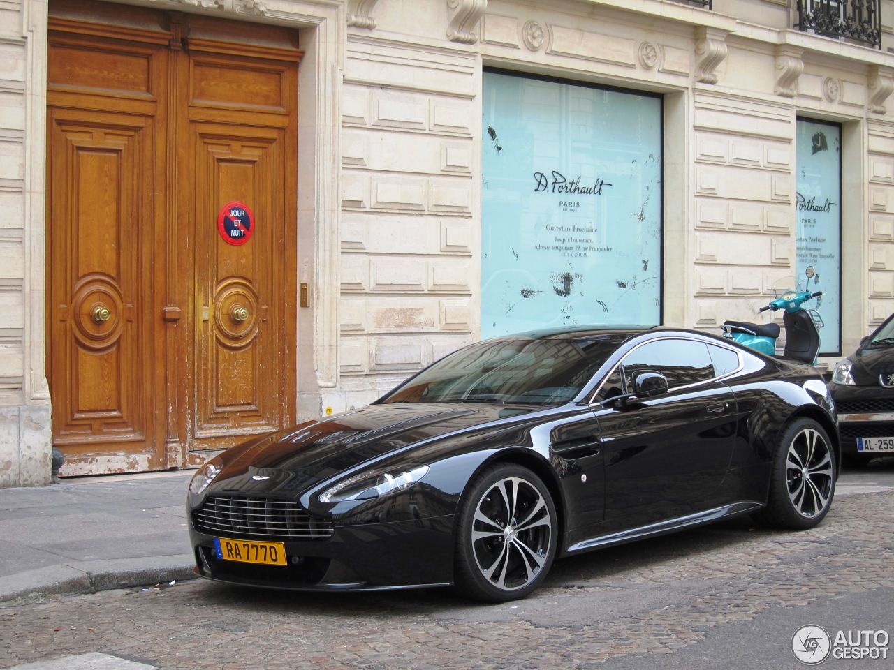 Aston Martin V12 Vantage Carbon Black Edition