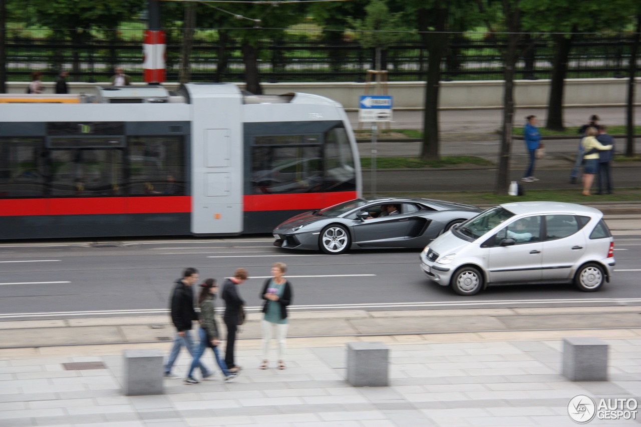 Lamborghini Aventador LP700-4