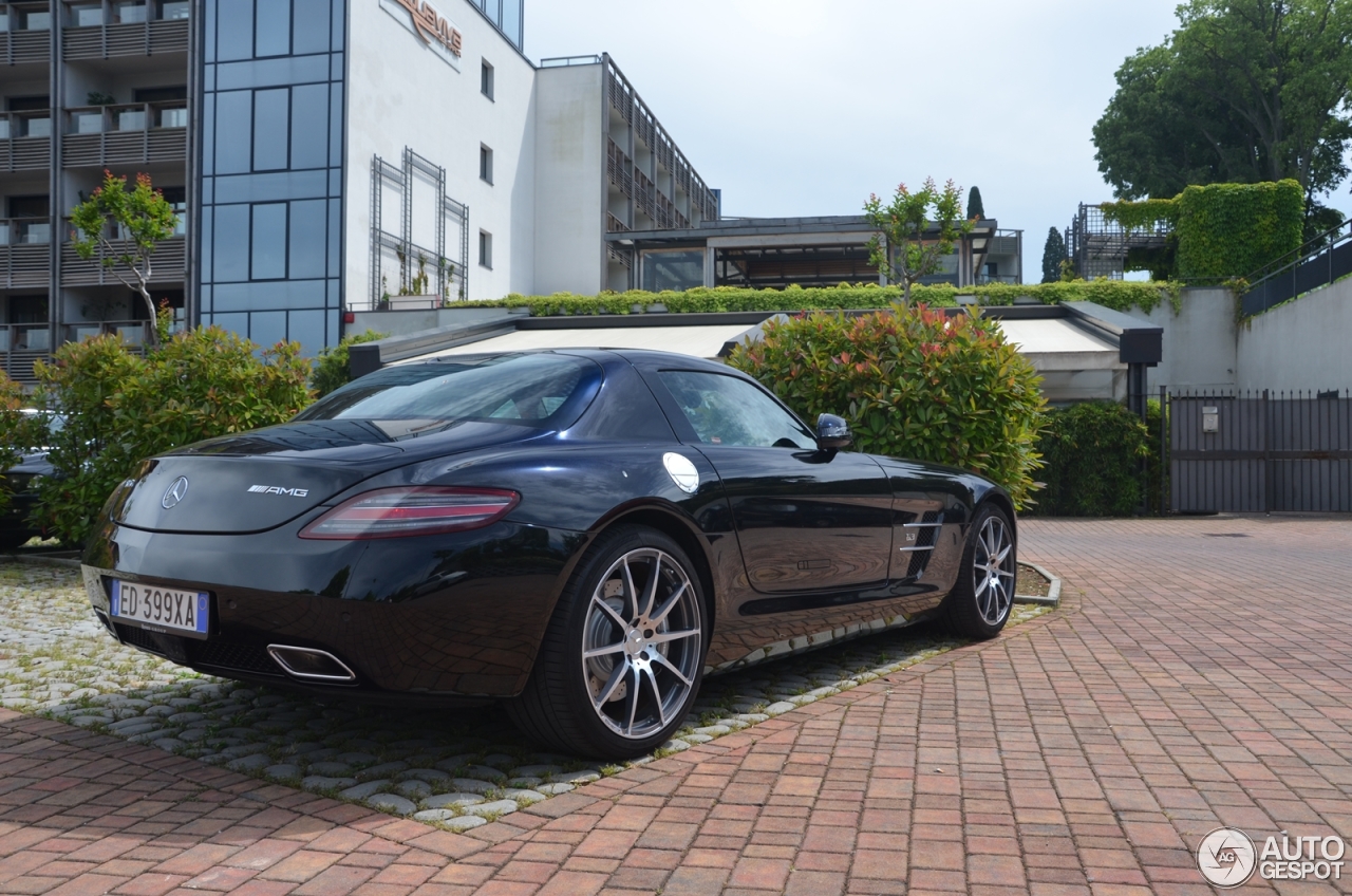 Mercedes-Benz SLS AMG