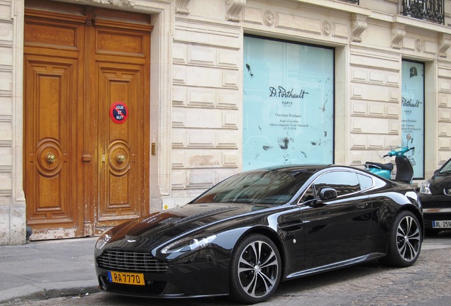 Aston Martin V12 Vantage Carbon Black Edition