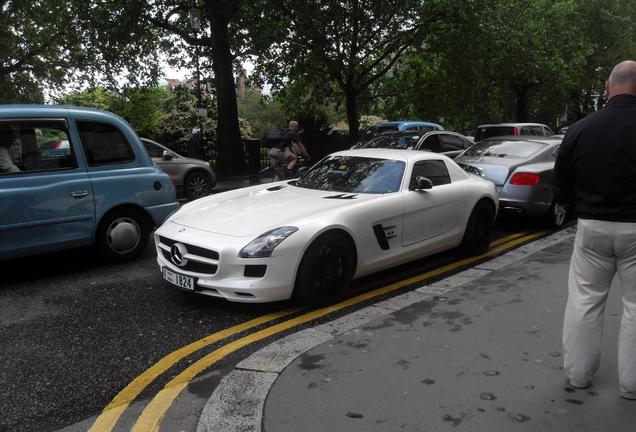 Mercedes-Benz SLS AMG