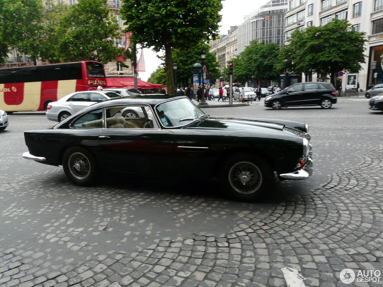 Aston Martin DB4