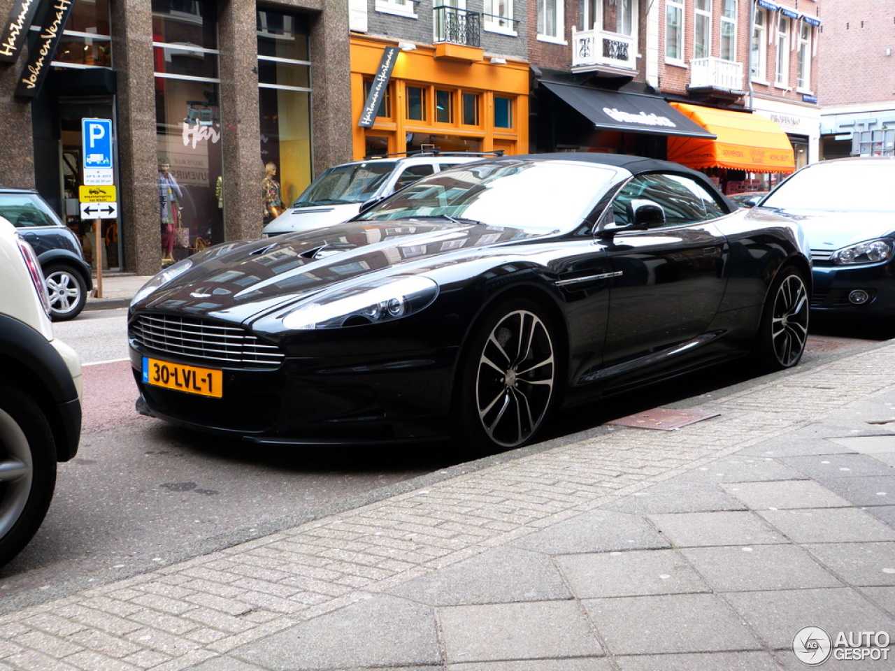 Aston Martin DBS Volante