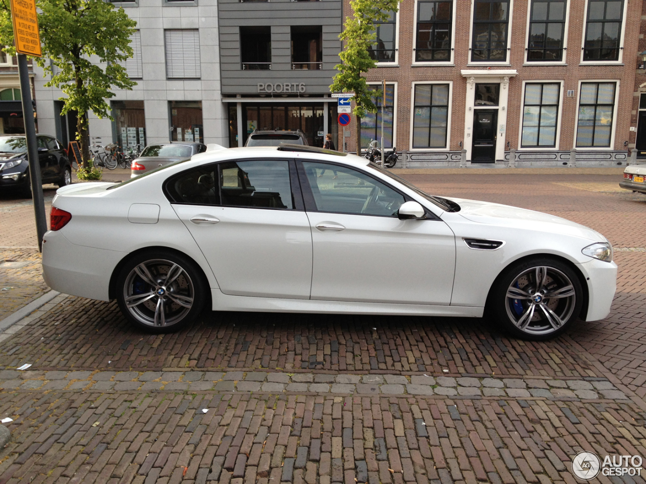 BMW M5 F10 2011