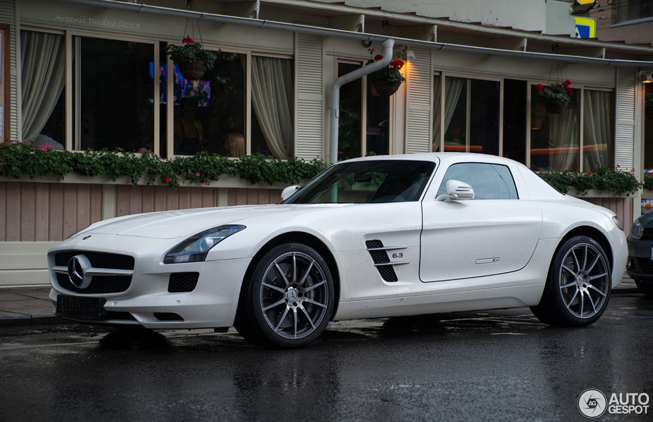 Mercedes-Benz SLS AMG