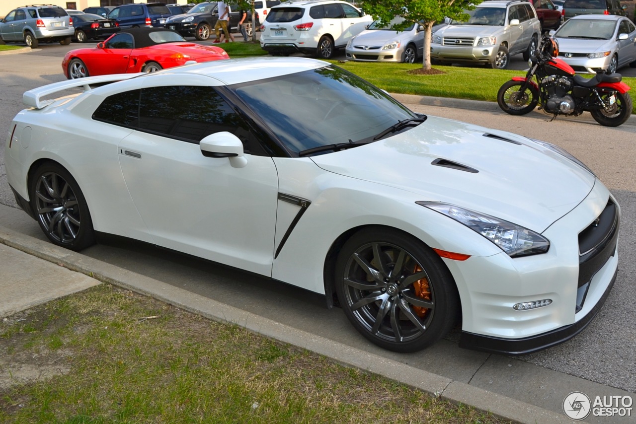 Nissan GT-R 2011