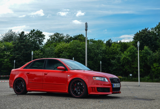 Audi RS4 Sedan