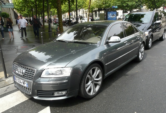 Audi S8 D3
