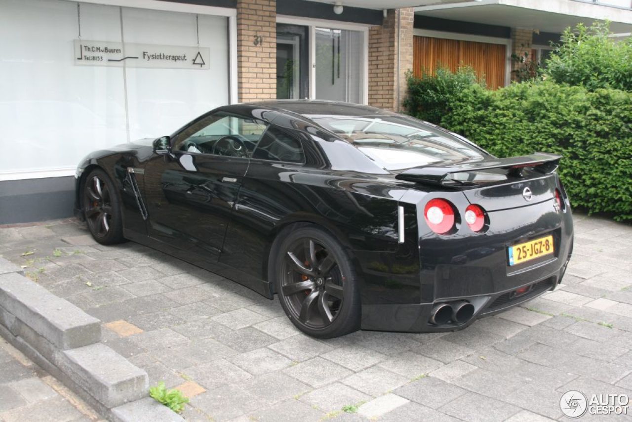 Nissan GT-R