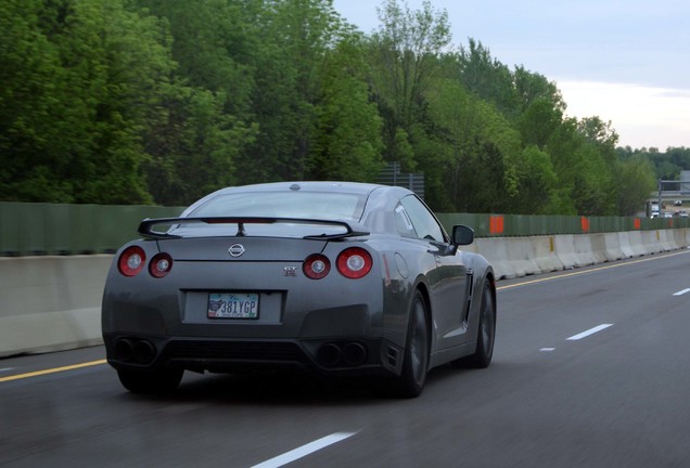 Nissan GT-R 2011