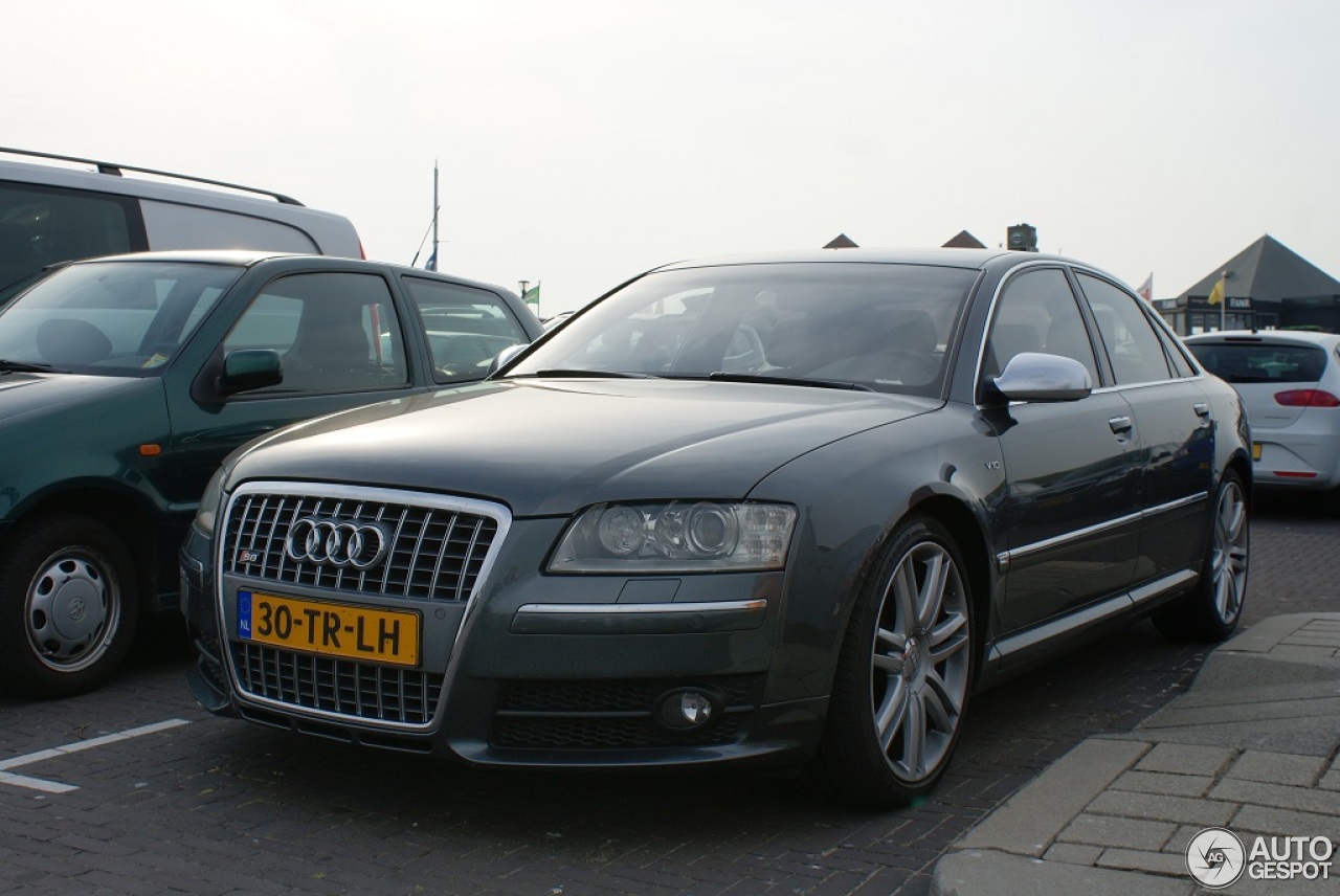 Audi S8 D3