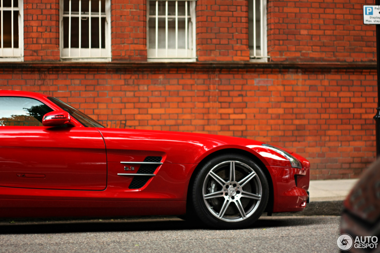 Mercedes-Benz SLS AMG