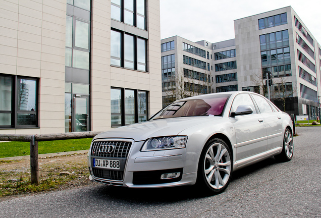 Audi S8 D3