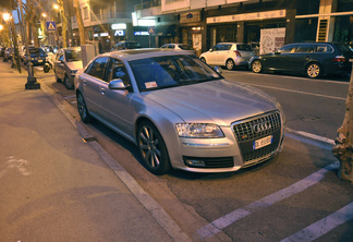 Audi S8 D3