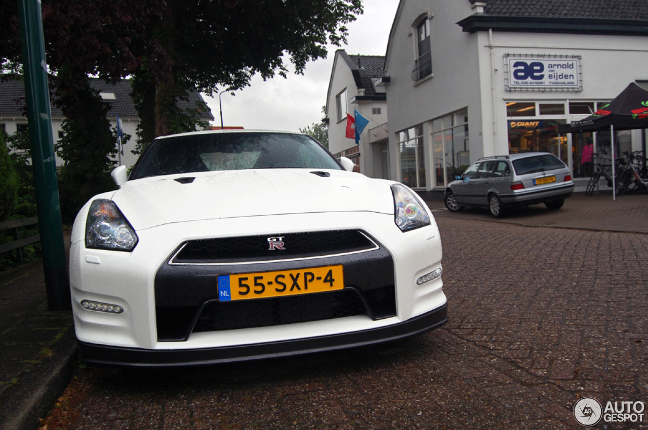 Nissan GT-R 2011