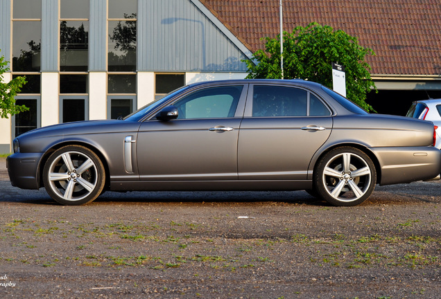 Jaguar XJR Portfolio