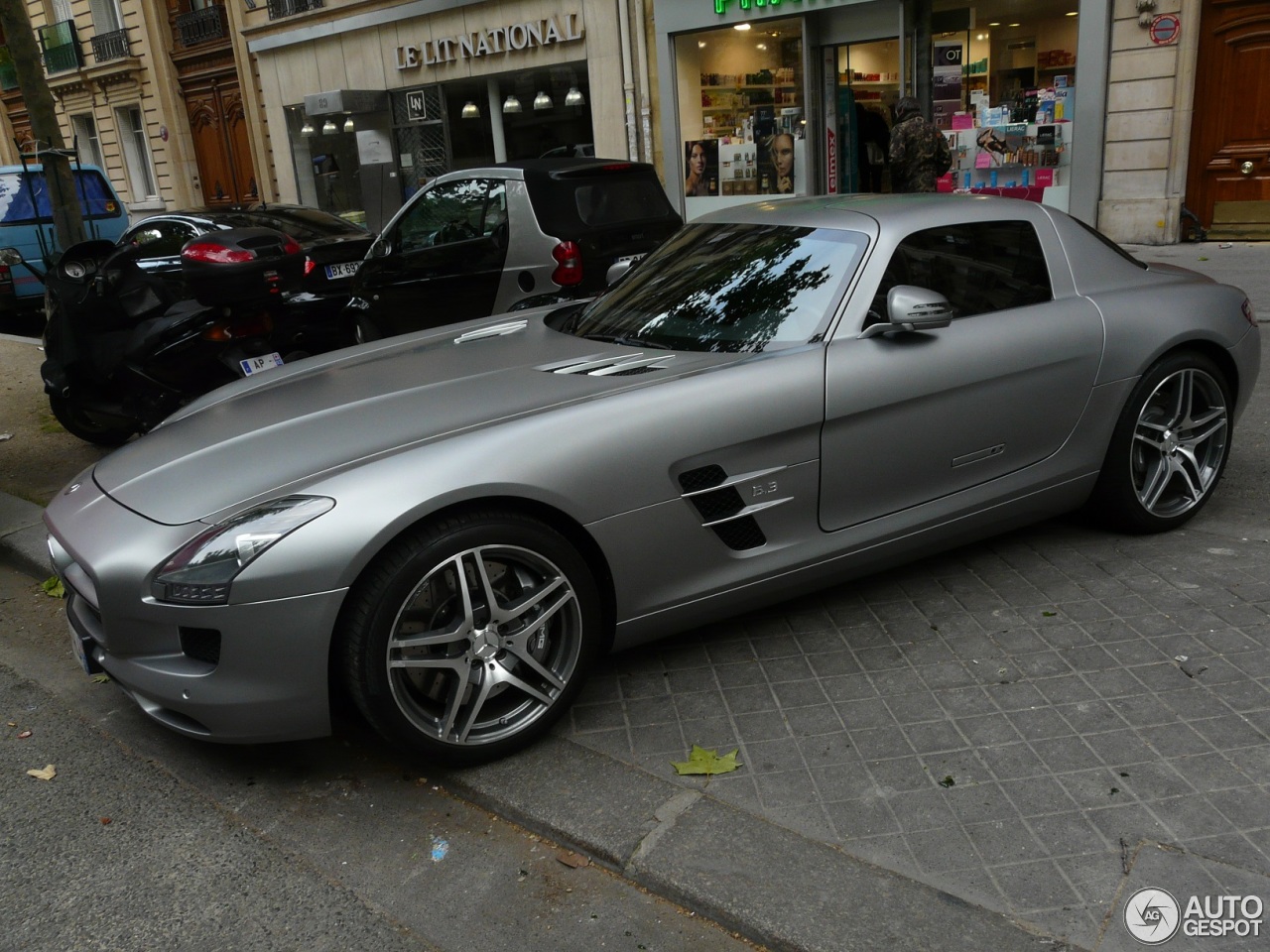 Mercedes-Benz SLS AMG