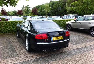 Audi S8 D3