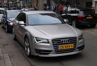 Audi S8 D4