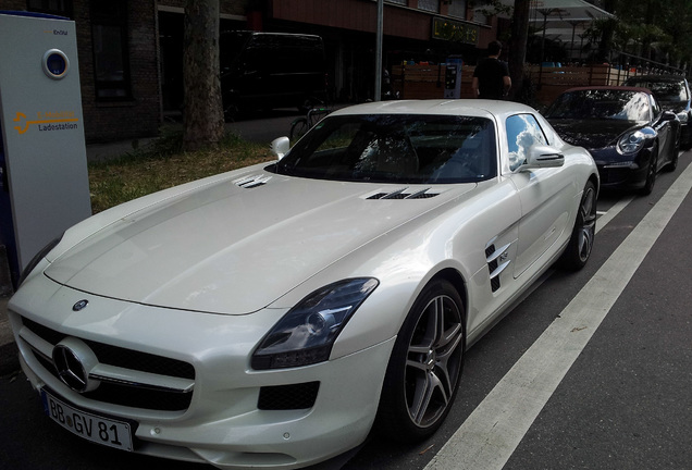 Mercedes-Benz SLS AMG