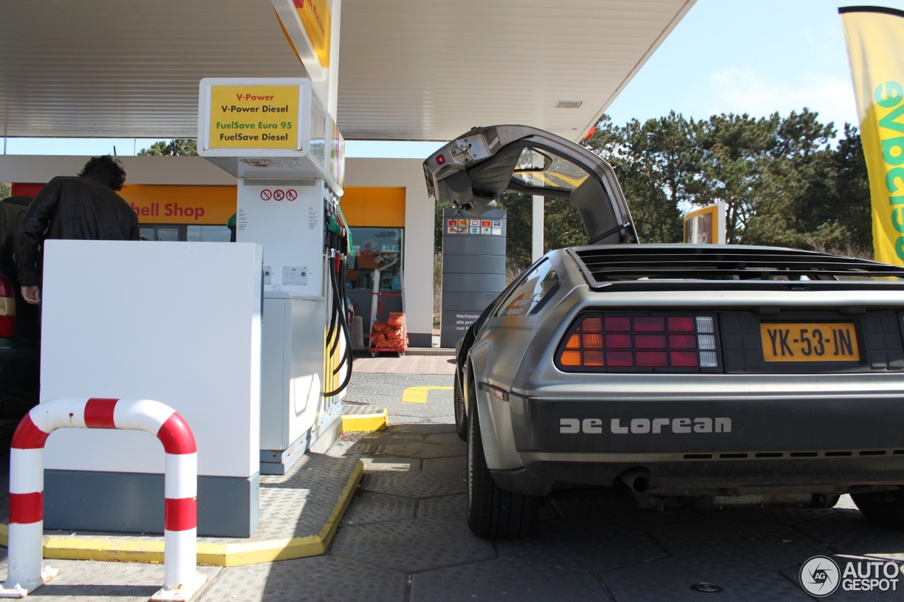 DeLorean DMC-12