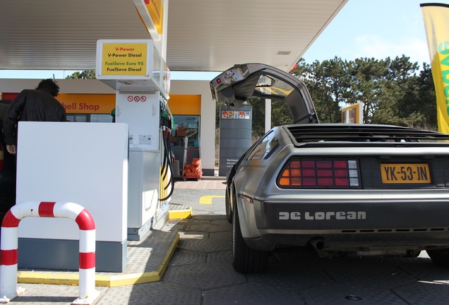 DeLorean DMC-12