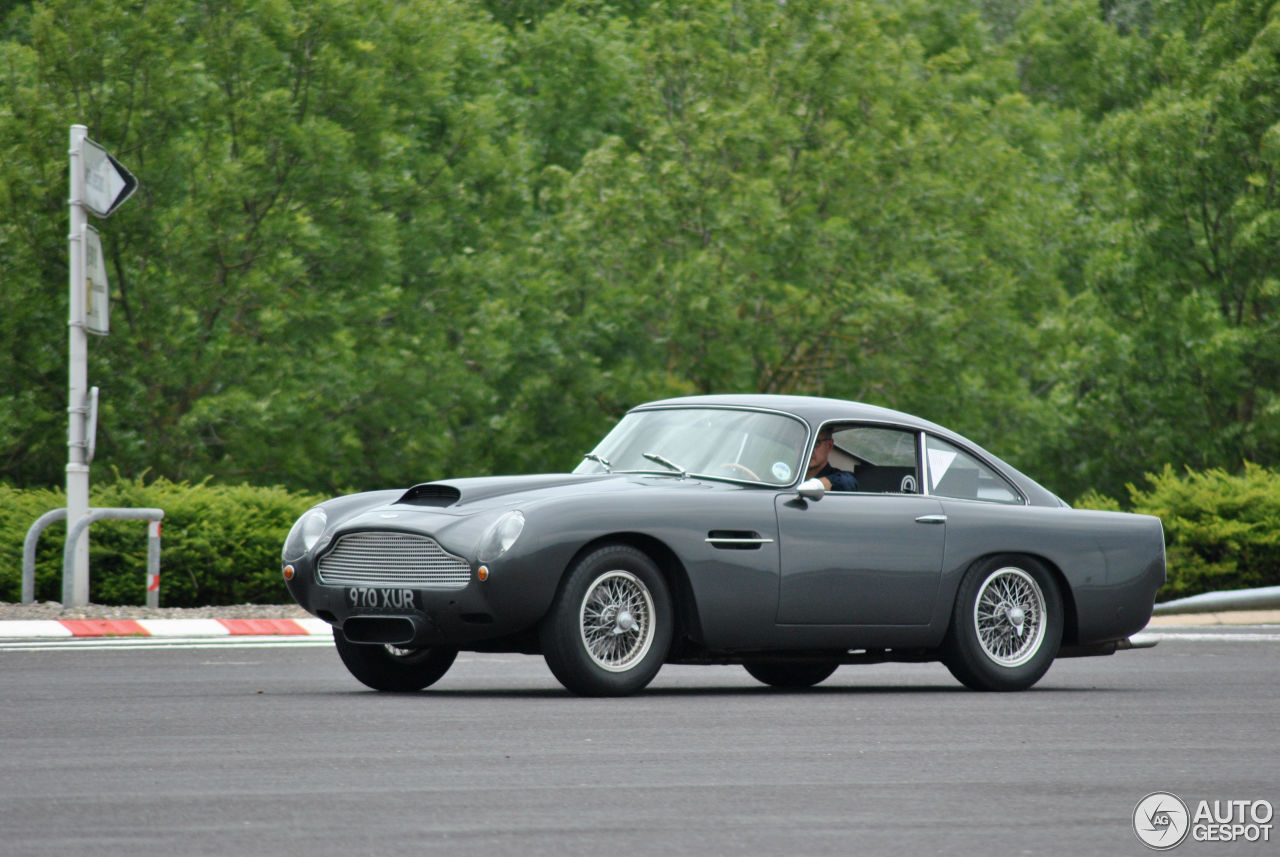 Aston Martin DB4