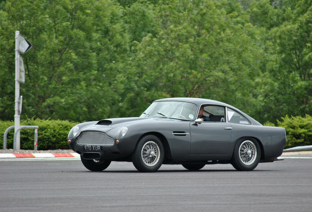 Aston Martin DB4