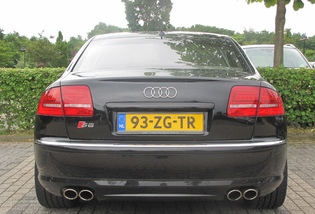 Audi S8 D3