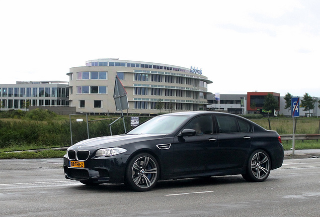 BMW M5 F10 2011