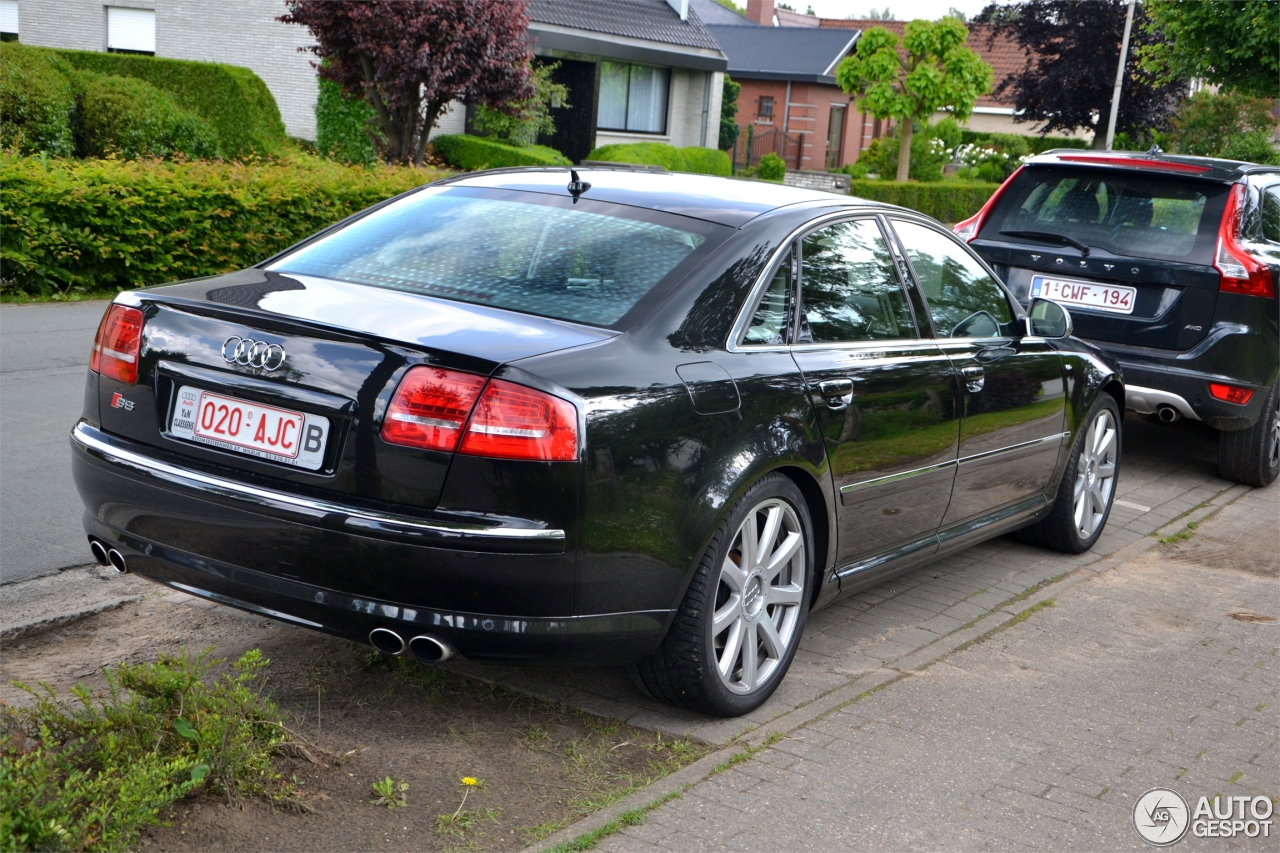 Audi S8 D3