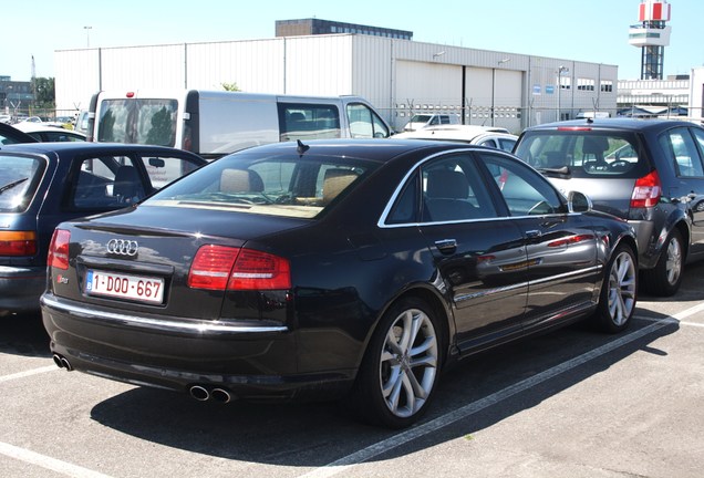 Audi S8 D3