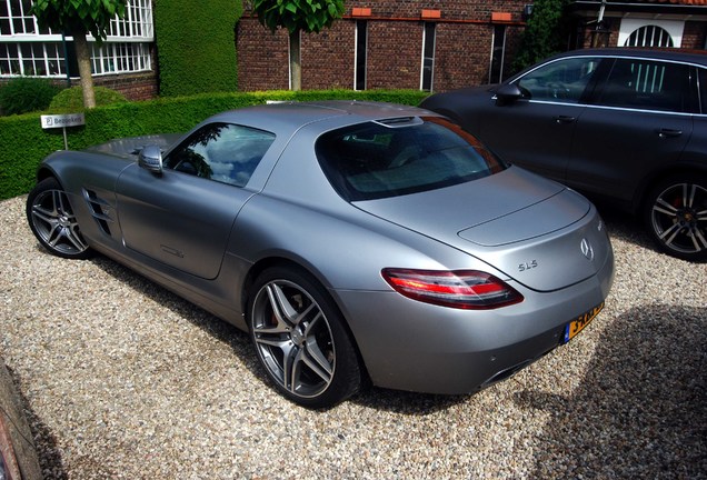 Mercedes-Benz SLS AMG