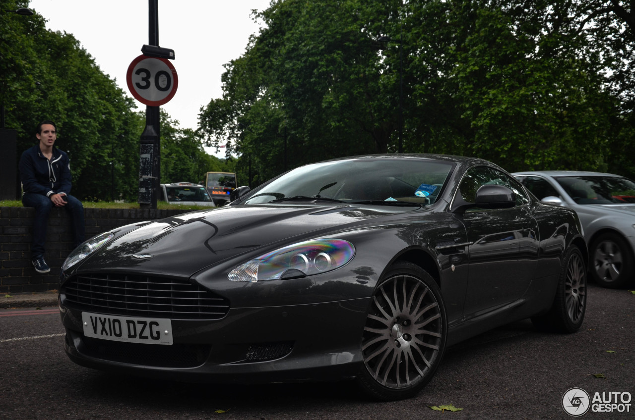 Aston Martin DB9