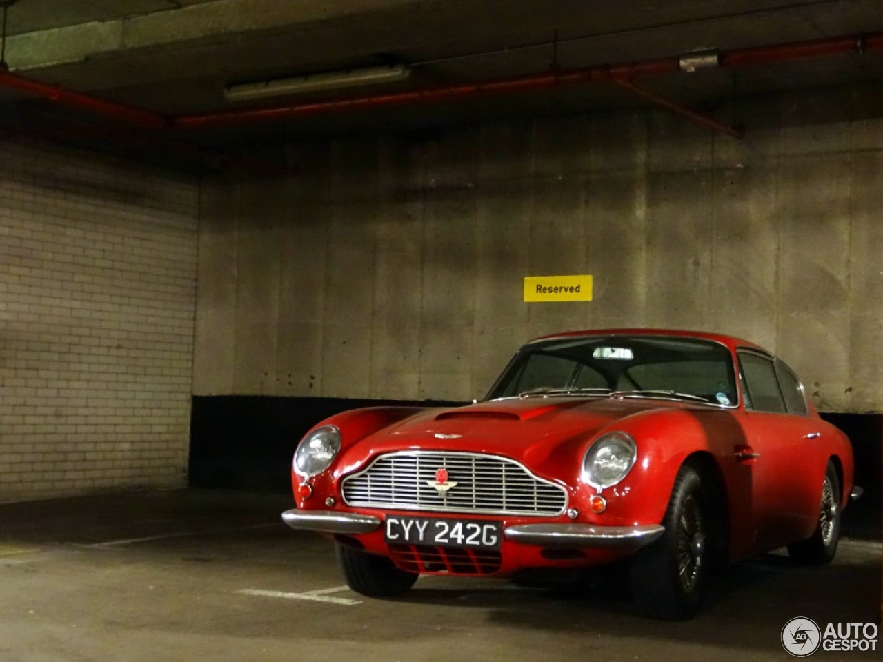 Aston Martin DB6 Vantage MKI