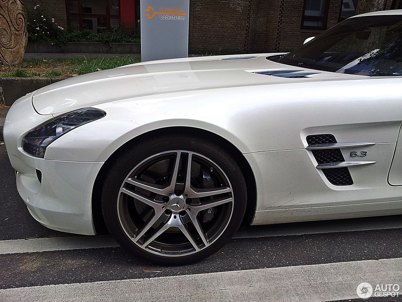 Mercedes-Benz SLS AMG