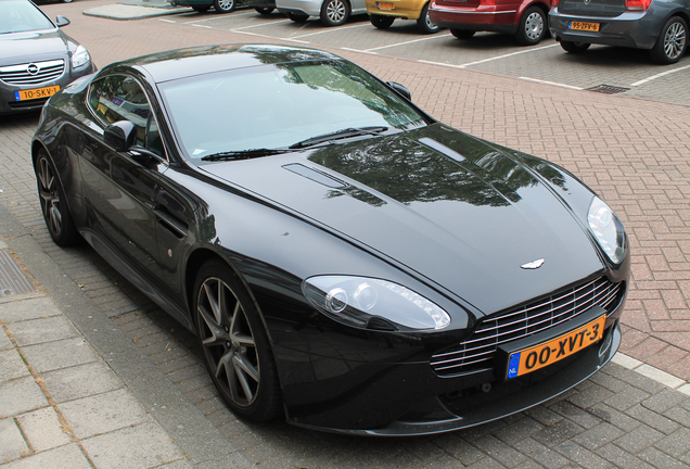 Aston Martin V8 Vantage S