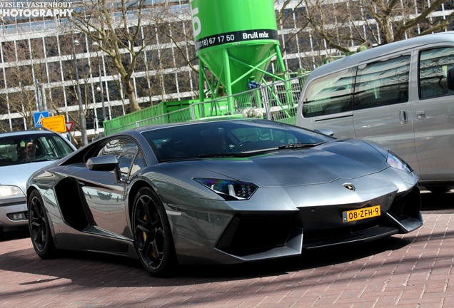 Lamborghini Aventador LP700-4