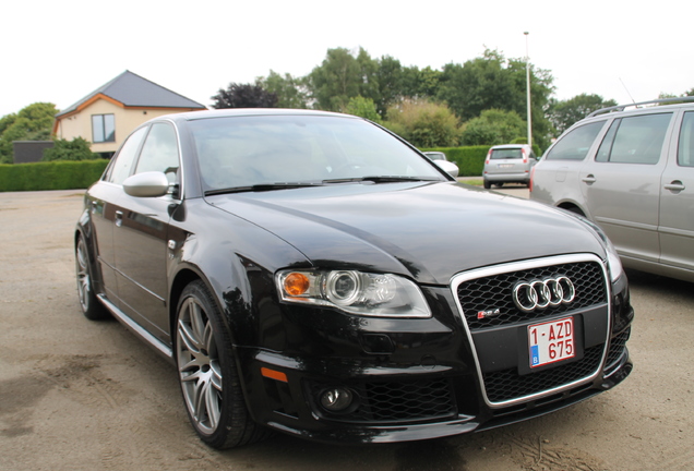 Audi RS4 Sedan