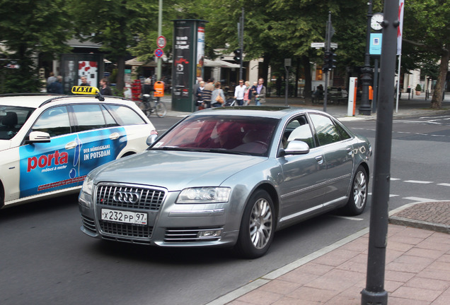 Audi S8 D3