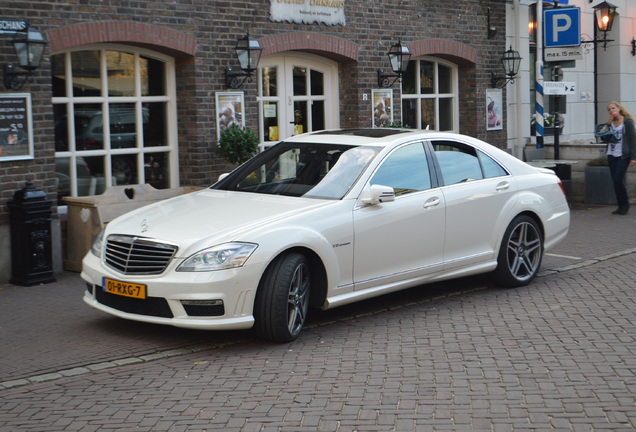 Mercedes-Benz S 63 AMG W221 2011