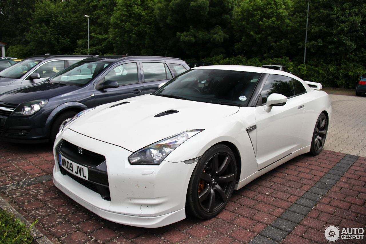 Nissan GT-R