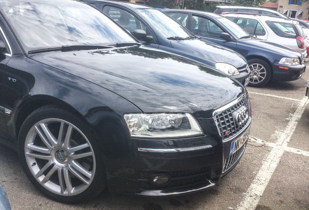 Audi S8 D3