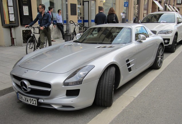 Mercedes-Benz SLS AMG