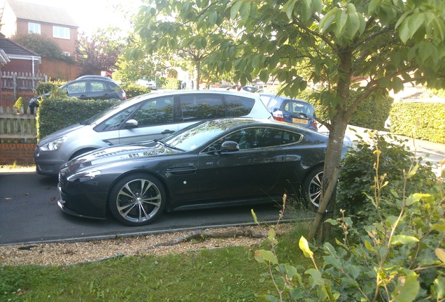 Aston Martin V12 Vantage